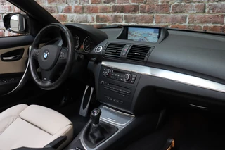 BMW 1 Series Cabrio 118i High Executive M Sport Pakket  / Navigatie Professional / Xenon / Leder / Hifi / Stoelverwarming / Climate Control / Lichtpakket / Windscherm / 18 Inch / Cruise Control / Bluetooth / 20