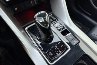 Mitsubishi Eclipse Cross 2.4 PHEV Prestige Automaat | SOH: 98% | Lederen bekleding | Panoramisch schuifdak | Stoel & Stuurverwarming | Camera | Climate control | Extra getint glas / 37