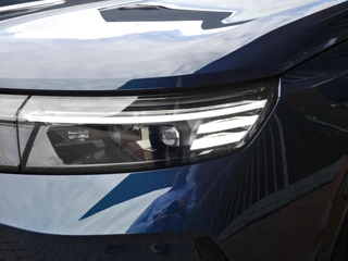 Opel Grandland Electric Business Edition 73 kWh | Elektrisch verstelb. bestuurdersstoel met geheugen | Elektrisch glazen panorama-dak | Voorstoel(en) met massagefunctie | Achterbank verwarmd | Warmtepomp | 20 inch Lichtmetalen velgen Diamond Cut / 41