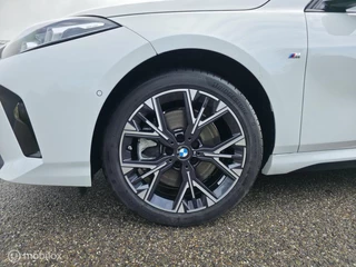 BMW 1 Series 123 xDrive Pano / 360' camera / Navi / 33