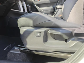Toyota Corolla Cross 2.0 High Power Hybrid First Edition BLIND-SPOT EL-ACHTERKLEP LM-VELGEN KEYLESS PARK-SENSOREN STOELVERW DRAADLOOS-LADEN AD-CRUISE BLUETOOTH / 22