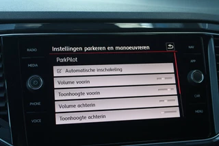 Volkswagen T-Roc 1.5 TSI R-Line Org. NL | Af. Trekhaak | Virtueel | ACC | Stoel/stuurverwarming / 18