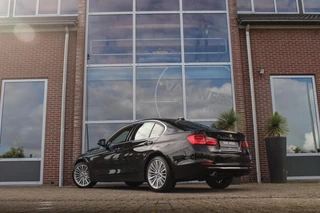 BMW 3-serie 316i Executive | Luxury Line | Sportstuur | Cruise control | Sportstoelen | Stoelverwarming | Climate control | Navigatie | Bluetooth | Regensensor | Lichtpakket | 18 inch | PDC / 5