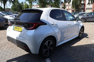 Toyota Yaris 1.5 HYBRID 115 STYLE STOEL-STUUR VERW. DODEHOEK LED KOPLAMPEN KEYLESS PARK.SENSOREN V+A / 4