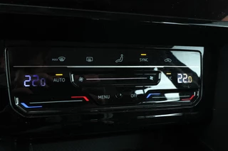 Volkswagen Passat Variant 1.6 TDI Comfort Business  Automaat, Navigatie, Apple carplay, Climate, / 32