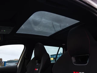 Skoda Octavia Combi 1.4 TSI RS iV PHEV Business 245 PK Panoramadak Matrix LED Camera Sfeerverlichting Stoelverwarming 19" / 12