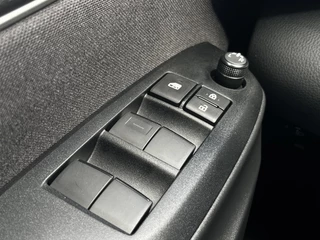 Toyota Yaris 1.5 Hybrid 115 Dynamic LM-VELGEN 16'' APPLE/ANDROID LED NAVI KEYLESS CAMERA CLIMATE PRIVACY GLASS NL-AUTO / 13
