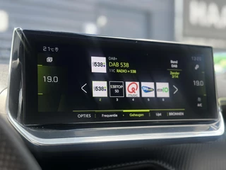 Peugeot 2008 1.2 PureTech 130PK GT | Cruise Control | Climate Control | Apple Carplay/Android Auto | Navigatie | Full LED | Parkeercamera/-sensoren | Keyless Entry/Start | Sfeerverlichting | DAB | Dealer onderhouden | / 16