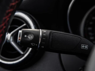 Mercedes-Benz CLA-klasse 180 Business Solution AMG Night Upgrade | Panoramadak | Camera | Apple CarPlay/Android Auto | LED | Navigatie| Stoelverwarming | 18" / 20