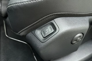 Opel Grandland X 1.6 Turbo 300pk Hybrid4 Elegance | Navigatie | Keyless | Camera | Parelmoer kleur | Electrische achterklep | Lichtmetalen velgen | AGR Comfortstoelen | Voorruitverwarming | Zwart dak / 19