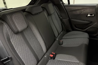 Peugeot 208 1.2 Hybrid 110 e-DCS6 Allure | 360° Camera | Navigatie | Apple Carplay & Android Auto | 16'' LM Velgen | Climate Control / 13