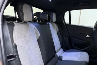 Peugeot 208 1.2 PureTech GT Pack | 3D i-cockpit | | Alcantara bekleding | Verwarmbare voorstoelen | Adaptieve cruise control | Apple Carplay/Android Auto | Navigatie full map / 11
