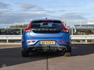 Volvo V40 2.0 D3 150 PK Business Sport R-Design Panoramadak Harman Kardon LED Standkachel Trekhaak Stoelverwarming 18" / 6
