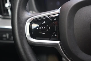 Volvo XC60 T6 Recharge AWD R-Design | Trekhaak | Parkeercamera |Panoramadak | Longe Range | Keyless / 37