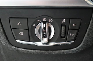 BMW X3 xDrive20i High Executive xLine Automaat  / Navigatiesysteem Professional / Panoramadak / Trekhaak / Leder / Parkeersensoren voor+achter / 19 Inch / Sportstoelen / LED / Stoelverwarming / Climate Control / 30