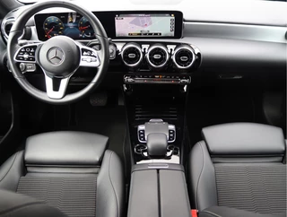 Mercedes-Benz A-Klasse 220 Launch Edition  | Widescreen | Camera | Org. NL / 2