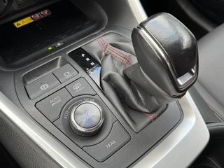 Toyota RAV4 2.5 Plug-in Hybrid AWD BI-TONE PLUS JBL-AUDIO NAVI HEAD-UP BLIND SPOT 360° CAMERA STOEL/STUURVERW EL-KLEP APPLE/ANDROID 1500KG TREKGEW KLASSE 3 ALARM 4S-BANDEN / 37