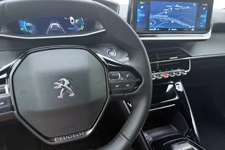 Peugeot e-2008 EV Allure Pack 50 kWh | Achteruitrijcamera | Lichtmetalen velgen | Navigatie | Apple Carplay/Android Auto | / 21