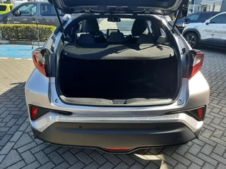 Toyota C-HR 1.8 Hybrid Business Plus ALL SEASONS STOEL/STUURVERW KEYLESS PARK-SENSOREN BLIND-SPOT LM-VELGEN DAB+ CAMERA / 7