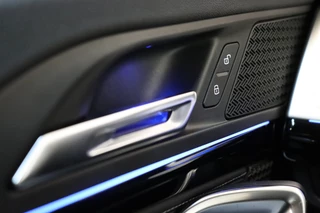 BMW X1 sDrive18i High Executive Automaat  / Widescreen Display / Stoelverwarming / Leder / Climate Control / Driving Assistant Plus / Cruise Control / Leder / Achteruitrijcamera / 17 Inch / Adaptieve LED koplampen / 24