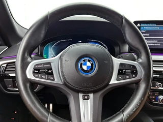 BMW 5-serie 545e xDrive M Sport | Camera | Adaptive Cruise | Stoelverwarming | / 15