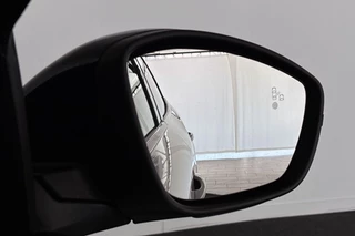 Peugeot e-2008 EV GT 50 kWh Achteruitrijcamera Apple Carplay Dodehoek LED Koplampen / 24