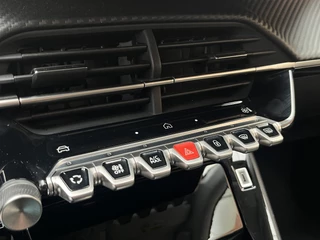 Peugeot 208 Hybrid 110 e-DCS6 Automaat Allure  | Adaptive Cruise Control | Parkeersensoren voor + achter | Carplay/Android Auto | / 17