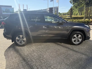 Toyota RAV4 2.5 Hybrid AWD Dynamic 4S-BANDEN EL-SPIEGELS CAMERA PARK-SENSOREN APPLE/ANDOID STOELVERW CLIMA / 7