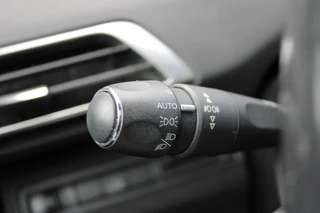 Peugeot 3008 1.2 PureTech Première  | Panoramadak | Camera | Trekhaak | Elekt. achterklep | Navigatie / 25