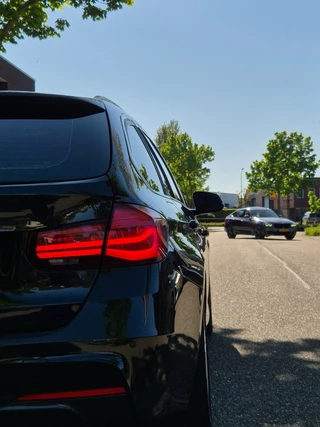 BMW 3 Series Touring M Sport GR Navigatie Nbt EVO Virtual dash 6WB Cruise Control Getinten ramen 100% dealer onderh Corporate Lease / 7