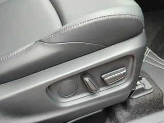 Toyota bZ4X Touring EXECUTIVE AWD 75 kWh NIEUW! PANODAK JBL-AUDIO 1500KG TREKGEW LM-VELGEN 20" 4S-BANDEN STOELVERW/KOELING STUURVERW BLIND SPOT WARMTEPOMP EL-ACHTERKLEP / 10