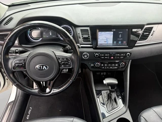 Kia Niro 1.6 GDi Hybrid ExecutiveLine | Trekhaak | Stoel verwarming en koeling | Lederen bekleding | Navigatie | Dodehoek detectie | Apple Carplay / Android Auto | Verbruik 1 op 20! / 22
