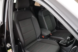 Volkswagen T-Roc 1.5 TSI 150pk DSG Sport Black Style Keyless Camera Virtual Cockpit Navigatie / 2