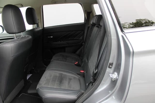 Mitsubishi Outlander 2.0 PHEV Executive Edition / 7