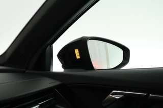 Audi A3 Sportback 45 TFSIe 245pk S edition Competition Camera Keyless HUD Stoelverwarming Adaptive Cruise Navigatie S-Line / 6