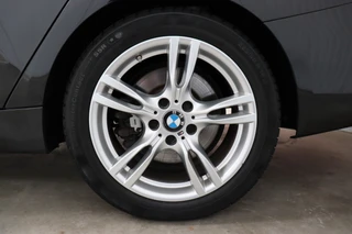 BMW 3 Serie Gran Turismo 335i xDrive High Executive M Sport Pakket Automaat  / Navigatiesysteem Professional / Panoramadak / Trekhaak / Leder / Innovatiepakket / 18 Inch / Shadow Line / Active Cruise Control met Stop en Go-functie / Stoelverwarming / Climate Control / Xenon / Extra Getint Glas / 12