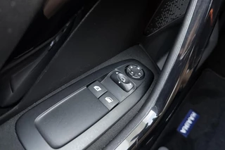 Peugeot 208 1.2 VTi Envy / 17