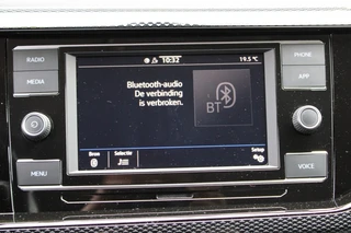 Volkswagen Polo 1.0 TSI LIFE **NL-Auto** Parkeersensoren v.a. / apple carplay / android / 34