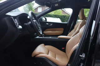 Volvo XC60 T8 Recharge AWD Momentum | Leder | Panoramadak | Parkeercamera | Keyless / 10