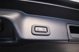 Land Rover Range Rover Evoque 1.5 P300e AWD R-Dynamic SE  PDC ECC Carplay 360 camera / 7