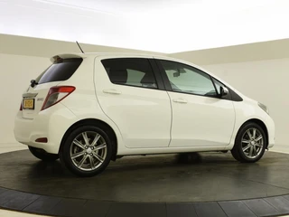 Toyota Yaris 1.3 VVT-i Aspiration | Panoramadak | Navigatie | Camera / 2