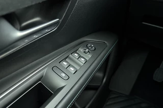 Peugeot 3008 1.2 PureTech Blue Lease Allure | Apple carplay/Android auto | Navigatie | Adaptive cruise | Camera | Elektrische kofferklep | Keyless entry + start | Climate control / 19