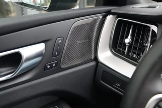 Volvo XC60 T6 AWD Ultra Black Edition Trekhaak Pano 360 Head up 21'' / 32