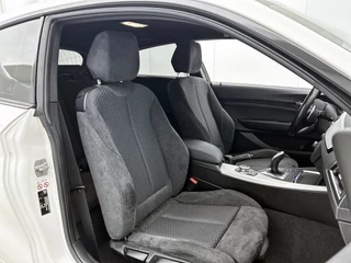 BMW 1-serie M140i xDrive | Stoelverwarming | Cruise Control | Navigatie / 12