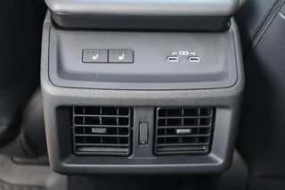 Toyota bZ4X Touring EXECUTIVE AWD 75KWH PANODAK JBL-AUDIO 1500KG TREKGEW STOELVERW/KOELING STUURVERW BLIND SPOT WARMTEPOMP EL-ACHTERKLEP / 24