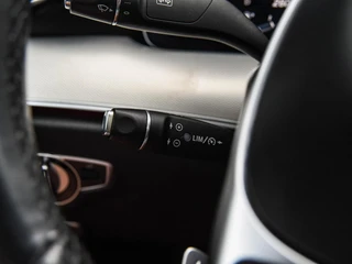 Mercedes-Benz E-klasse 220 d AMG Line Night Edition Panoramadak Widescreen Sfeerverlichting Apple CarPlay Android Auto Camera Stoelverwarming LED / 19