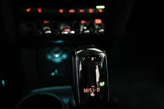 MINI 5-Deurs 1.5 Cooper Business Edition | CLIMA | STOELVERWARMING | DAB | APPLE | MOONWALK GREY / 39