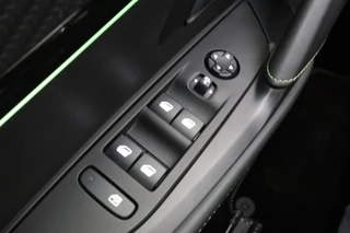 Peugeot 208 1.2 PureTech 100 GT | Navigatie | Climate Control | Camera | Full LED | 17'' LM Velgen | Keyless Entry & Start / 19