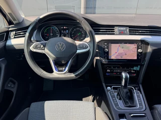 Volkswagen Passat 1.4 TSI PHEV * Panoramadak * Headup display * Dealer onderhouden * / 24