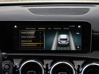 Mercedes-Benz A-klasse 180 d Launch Edition Widescreen Camera Apple CarPlay Android Auto Navigatie Stoelverwarming / 26